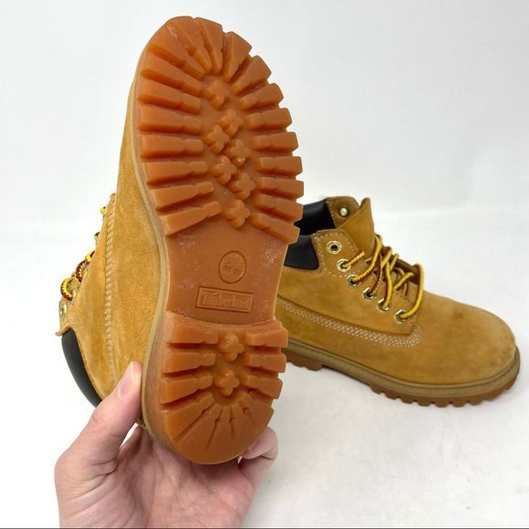 Kids Timberland 6” Classic Boots Size 10 in Tan Nubuck - Picture 8 of 8